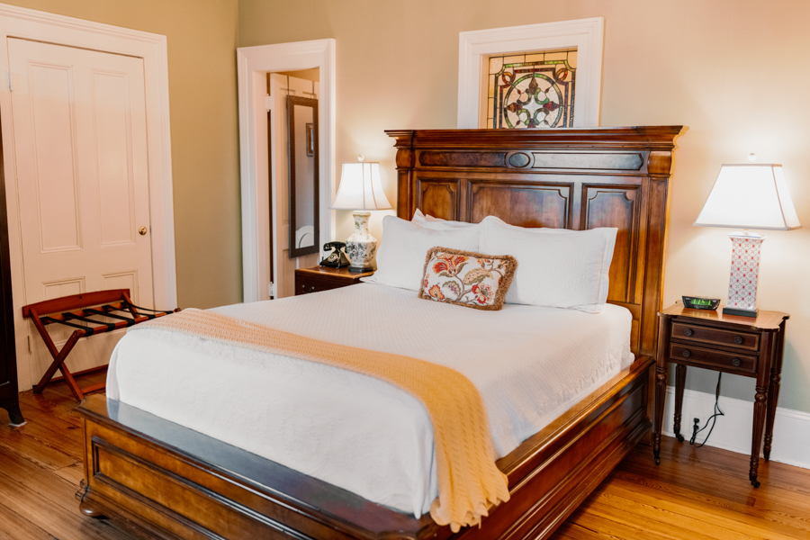 Historic, Luxury Guest Rooms in Savannah, GA